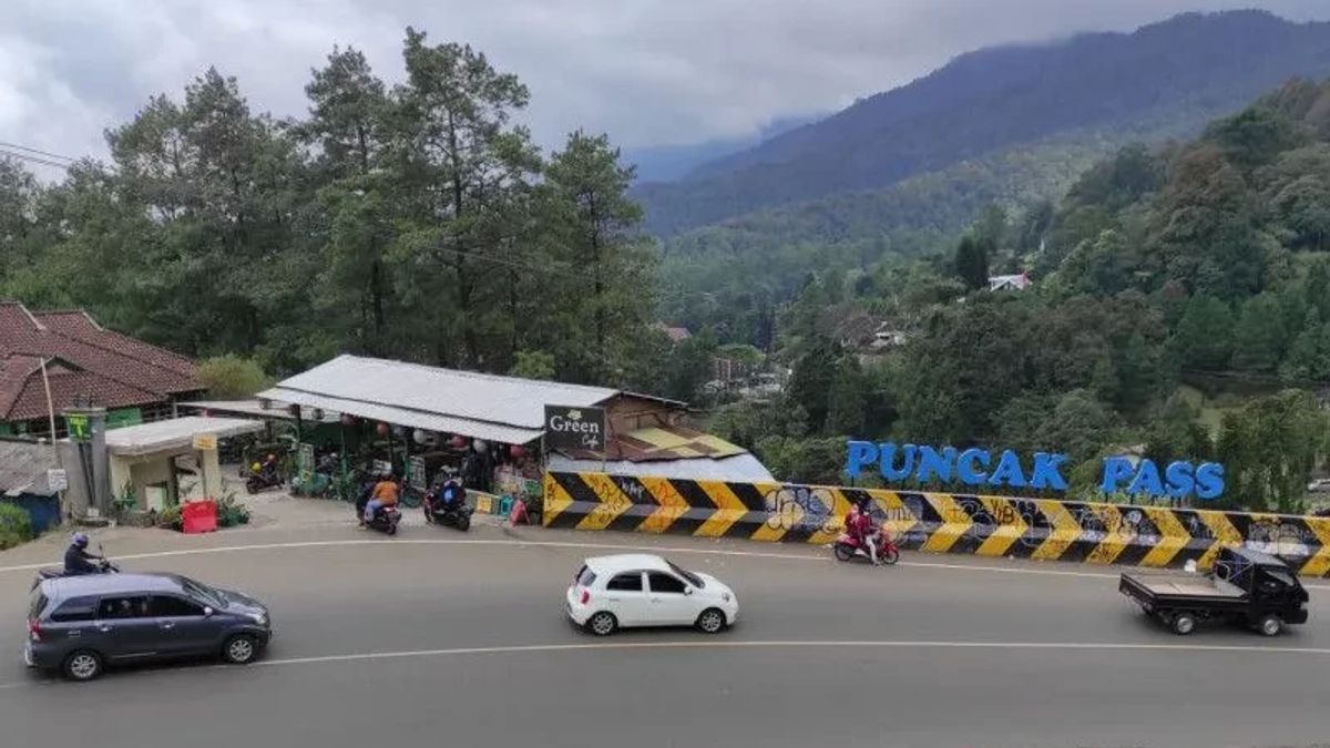 Puncak Pass