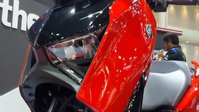 Yamaha XMAX 300 2024 Hadir dengan Warna Merah Glossy, Yuk Intip Spesifikasi dan Harganya