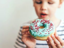 Dampak Positif dan Negatif Anak yang Banyak Mengkonsumsi Makanan Manis