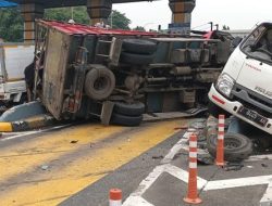 Viral Kecelakaan Beruntun Terjadi di GT Halim, Sebuah Truk Tabrak Mobil Berulang Kali