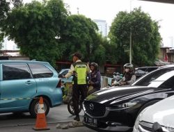 Viral 2 Sekuriti di Jaksel Terlibat Adu Mulut dengan Pengendara Motor yang Lawan Arah dan Semprotkan Cairan Aneh