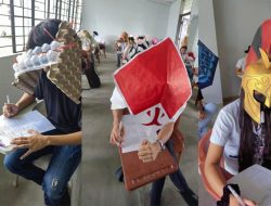 Viral Ragam Kreasi Unik Mahasiswa yang Buat Topi Anti Contek, Ada yang Jadi Hokage Hingga Gladiator!