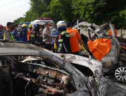 Kecelakaan Maut Terjadi di KM 58 Japek, Diduga Sopir Mengantuk dan Rem Blong