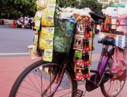 Viral! Mobil Tabrak Penjual Starling di Pondok Indah, Korban Terluka Parah