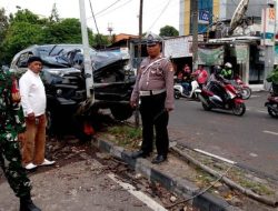 Kecelakaan Fortuner di Kembangan: Kap Depan Ringsek, Apa Penyebabnya?