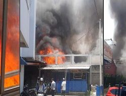 Kebakaran Hebat: 13 Kamar Kontrakan di Bandung Ludes Dilalap Api