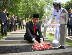 Setelah Upacara, Gibran Tabur Bunga di Makam BJ Habibie dan Ani Yudhoyono