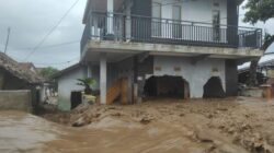 Tanggul Sungai Cisunggalah Tak Kuat Menahan Arus, Satu Rumah Hancur