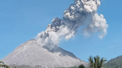 Erupsi Gunung Lewotobi Laki-laki Kembali Terjadi, Status Waspada Ditingkatkan ke Level IV