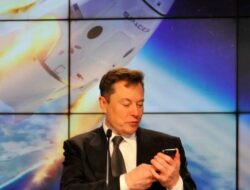 Elon Musk Ngegame Diserbu Haters, Siaran Langsung Tiba-tiba Putus