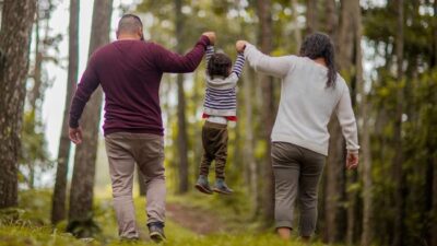 Kecerdasan Anak Diturunkan dari Ayah atau Ibu? Riset Ini Menjawab